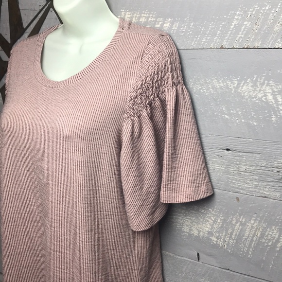 New adorable Bobeau top - Picture 5 of 6